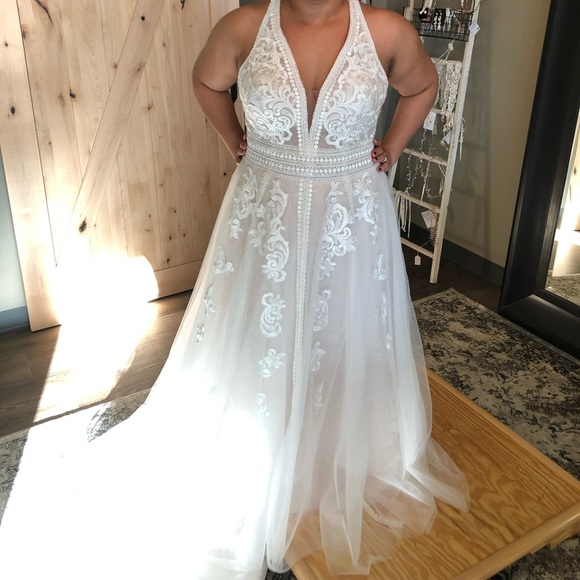 Boho Essense of Australia Wedding Dress - Picture 2 of 5